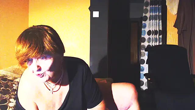 Snapshot of MioritaHard chatting on 02.28.25 MioritaHard online show from 02.28.25