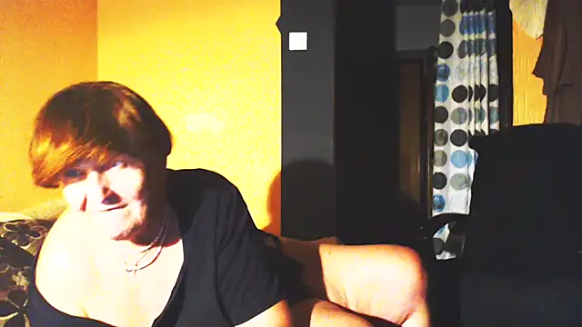 Snapshot of MioritaHard chatting on 02.28.25 MioritaHard online show from 02.28.25