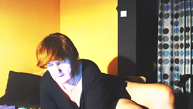 Snapshot of MioritaHard chatting on 03.02.25 MioritaHard online show from 03.02.25