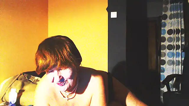 Snapshot of MioritaHard chatting on 03.05.25 MioritaHard online show from 03.05.25