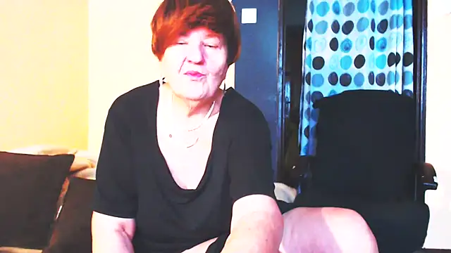 Snapshot of MioritaHard chatting on 03.09.25 MioritaHard online show from 03.09.25