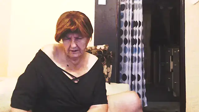 Snapshot of MioritaHard chatting on 10.14.25 MioritaHard online show from 10.14.25