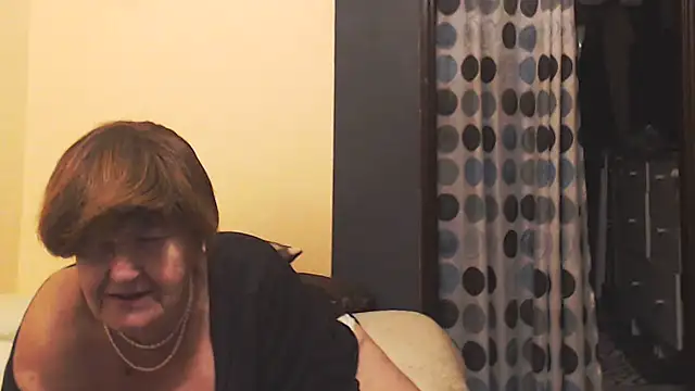 Snapshot of MioritaHard chatting on 10.21.25 MioritaHard online show from 10.21.25