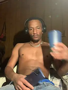 Snapshot of Tristris100 chatting on 12.12.24 Tristris100 online show from 12.12.24