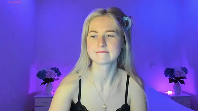 AnnaCarrera online show from 03.18.25