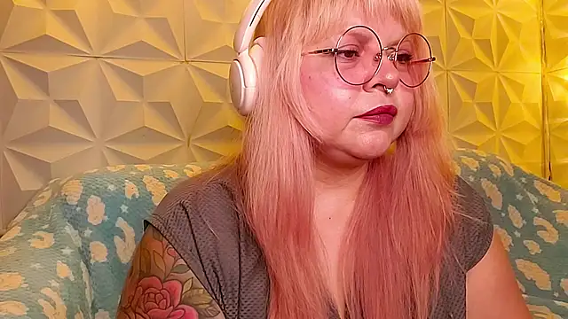 Snapshot of Satyn_doll chatting on 05.10.26 Satyn doll online show from 05.10.26