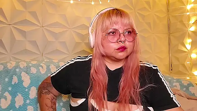 Snapshot of Satyn_doll chatting on 05.12.26 Satyn doll online show from 05.12.26