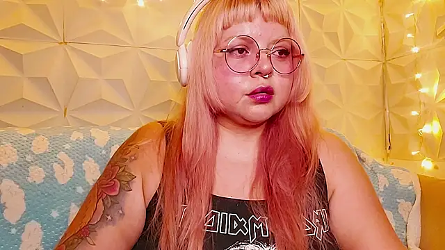 Snapshot of Satyn_doll chatting on 05.13.26 Satyn doll online show from 05.13.26