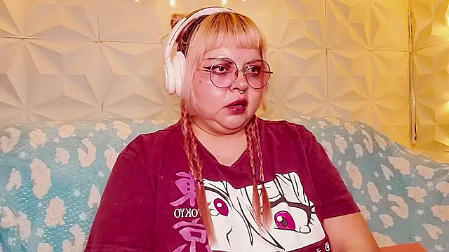 Snapshot of Satyn_doll chatting on 05.15.26 Satyn doll online show from 05.15.26