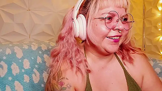 Snapshot of Satyn_doll chatting on 05.18.26 Satyn doll online show from 05.18.26