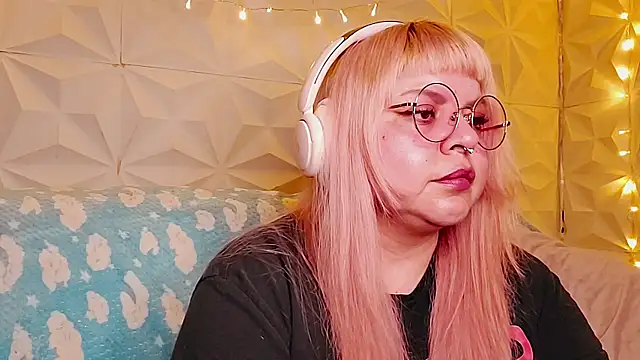 Snapshot of Satyn_doll chatting on 05.19.26 Satyn doll online show from 05.19.26