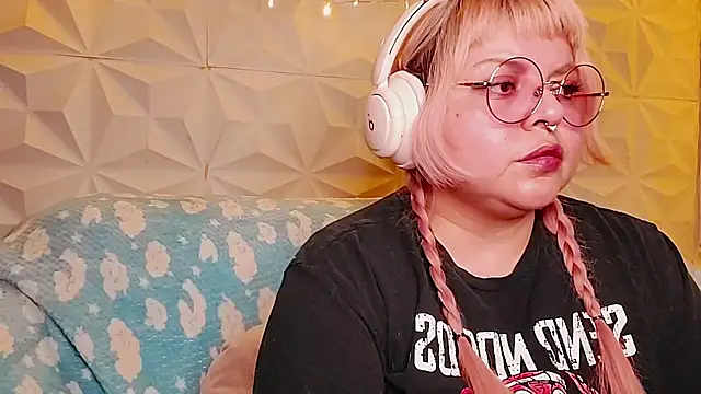 Snapshot of Satyn_doll chatting on 05.20.26 Satyn doll online show from 05.20.26