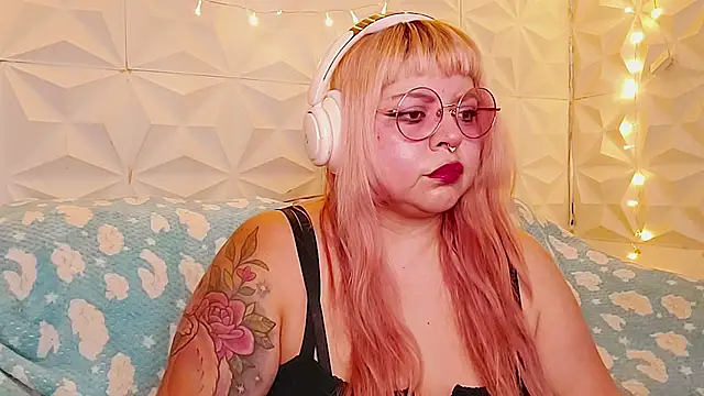 Snapshot of Satyn_doll chatting on 05.20.26 Satyn doll online show from 05.20.26