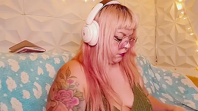 Snapshot of Satyn_doll chatting on 05.22.26 Satyn doll online show from 05.22.26