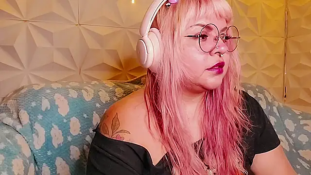 Snapshot of Satyn_doll chatting on 06.06.26 Satyn doll online show from 06.06.26