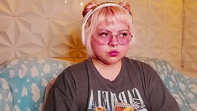 Snapshot of Satyn_doll chatting on 06.07.26 Satyn doll online show from 06.07.26