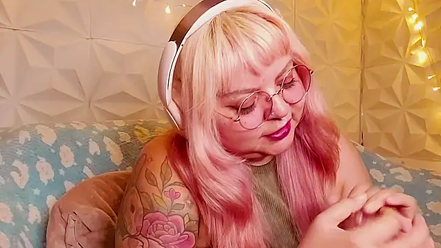 Snapshot of Satyn_doll chatting on 06.10.26 Satyn doll online show from 06.10.26