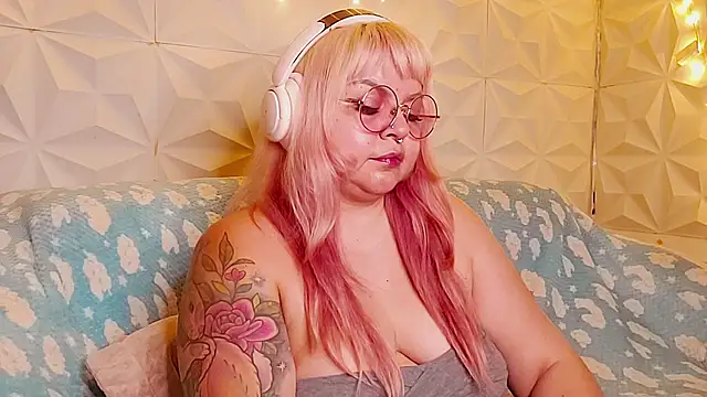 Snapshot of Satyn_doll chatting on 06.11.26 Satyn doll online show from 06.11.26