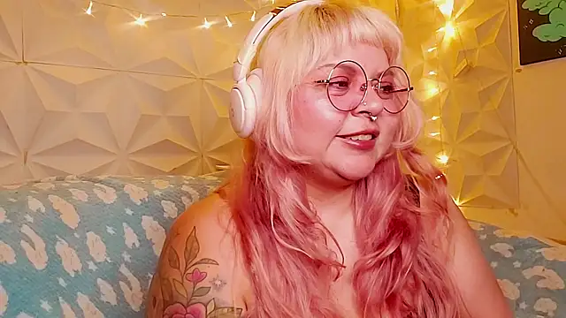 Snapshot of Satyn_doll chatting on 06.17.26 Satyn doll online show from 06.17.26