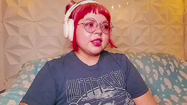 Snapshot of Satyn_doll chatting on 06.19.26 Satyn doll online show from 06.19.26