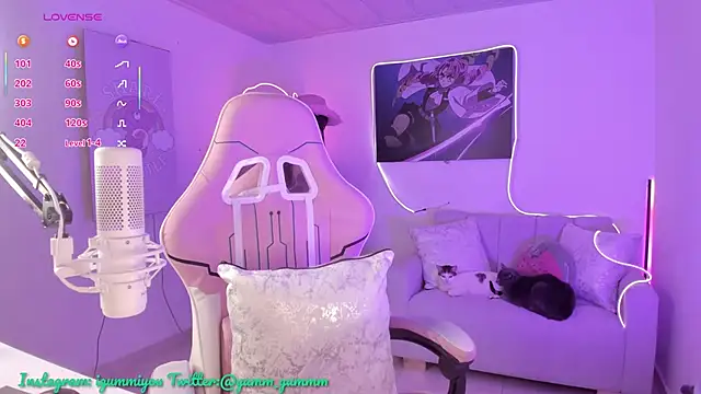 Snapshot of cute_catlyn chatting on 11.19.25 cute catlyn online show from 11.19.25