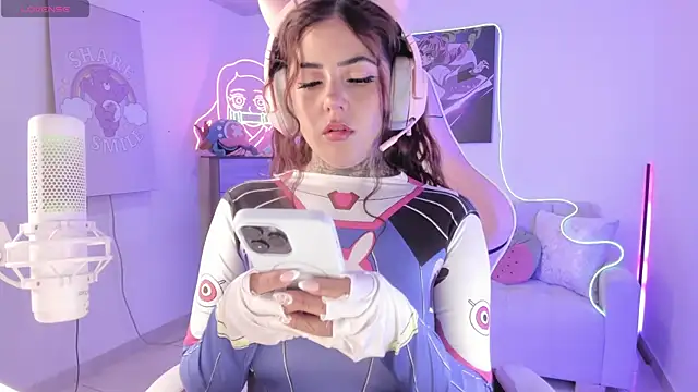 Snapshot of cute_catlyn chatting on 11.27.25 cute catlyn online show from 11.27.25