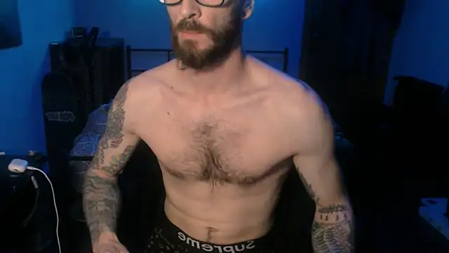 Snapshot of SexxxyLouis chatting on 01.28.25 SexxxyLouis online show from 01.28.25