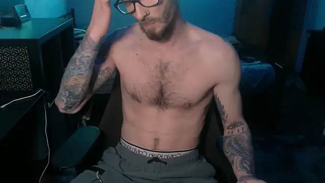 Snapshot of SexxxyLouis chatting on 02.19.25 SexxxyLouis online show from 02.19.25