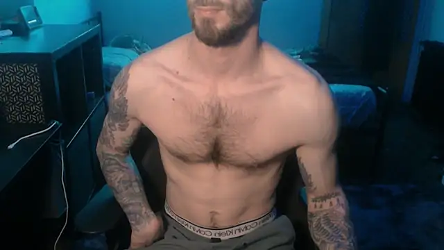 Snapshot of SexxxyLouis chatting on 02.19.25 SexxxyLouis online show from 02.19.25