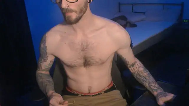 Snapshot of SexxxyLouis chatting on 03.03.25 SexxxyLouis online show from 03.03.25