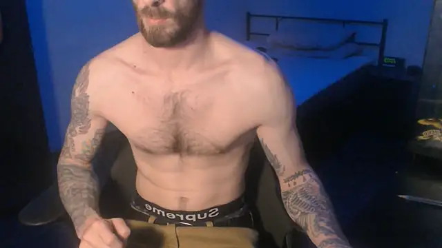 Snapshot of SexxxyLouis chatting on 03.04.25 SexxxyLouis online show from 03.04.25