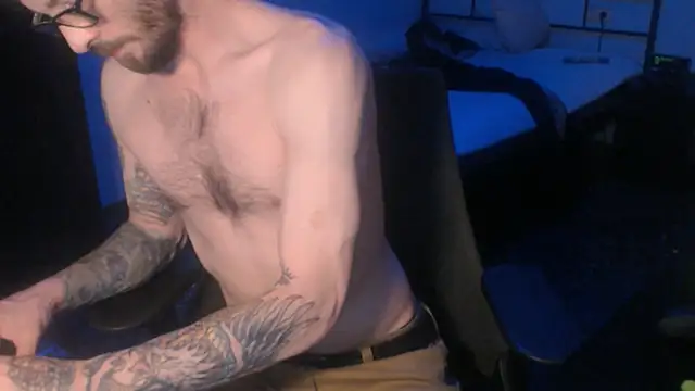 Snapshot of SexxxyLouis chatting on 03.06.25 SexxxyLouis online show from 03.06.25