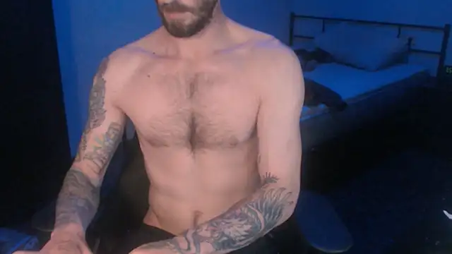 Snapshot of SexxxyLouis chatting on 03.08.25 SexxxyLouis online show from 03.08.25