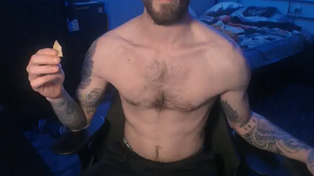 Snapshot of SexxxyLouis chatting on 03.18.25 SexxxyLouis online show from 03.18.25