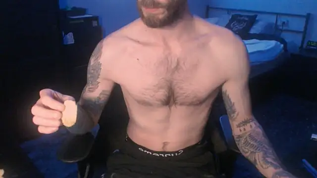 Snapshot of SexxxyLouis chatting on 03.19.25 SexxxyLouis online show from 03.19.25