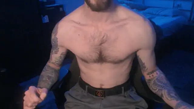 Snapshot of SexxxyLouis chatting on 03.20.25 SexxxyLouis online show from 03.20.25