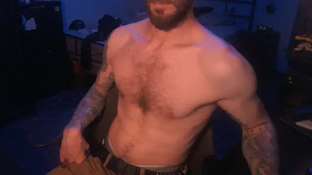 Snapshot of SexxxyLouis chatting on 09.13.25 SexxxyLouis online show from 09.13.25