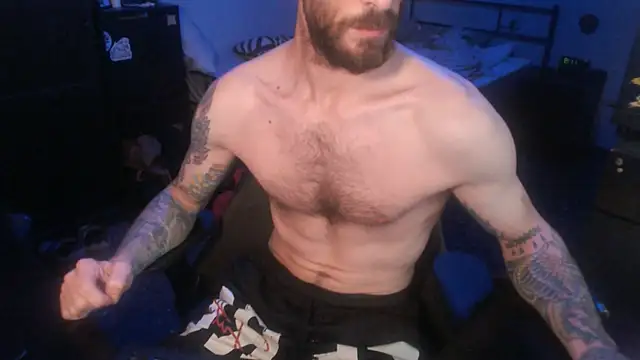 Snapshot of SexxxyLouis chatting on 09.20.25 SexxxyLouis online show from 09.20.25