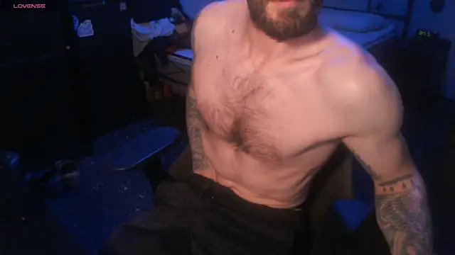 Snapshot of SexxxyLouis chatting on 09.22.25 SexxxyLouis online show from 09.22.25