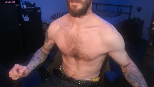 Snapshot of SexxxyLouis chatting on 09.28.25 SexxxyLouis online show from 09.28.25