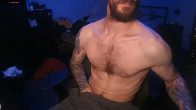 Snapshot of SexxxyLouis chatting on 09.29.25 SexxxyLouis online show from 09.29.25