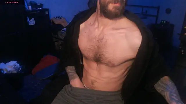 Snapshot of SexxxyLouis chatting on 09.30.25 SexxxyLouis online show from 09.30.25