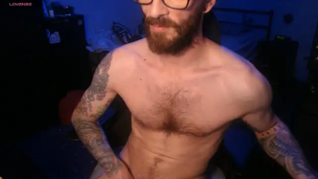 Snapshot of SexxxyLouis chatting on 09.30.25 SexxxyLouis online show from 09.30.25