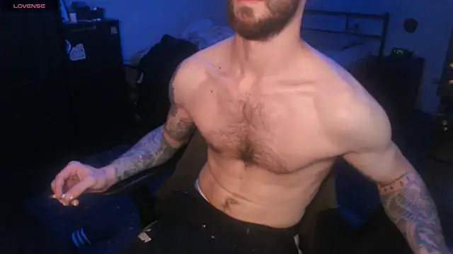 Snapshot of SexxxyLouis chatting on 10.02.25 SexxxyLouis online show from 10.02.25