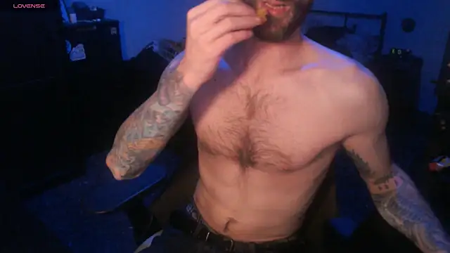 Snapshot of SexxxyLouis chatting on 10.03.25 SexxxyLouis online show from 10.03.25