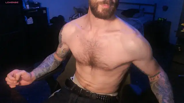 Snapshot of SexxxyLouis chatting on 10.04.25 SexxxyLouis online show from 10.04.25