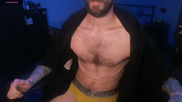 Snapshot of SexxxyLouis chatting on 10.08.25 SexxxyLouis online show from 10.08.25