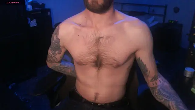 Snapshot of SexxxyLouis chatting on 10.14.25 SexxxyLouis online show from 10.14.25