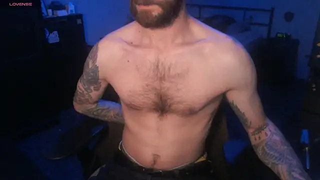 Snapshot of SexxxyLouis chatting on 10.16.25 SexxxyLouis online show from 10.16.25