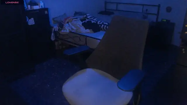 Snapshot of SexxxyLouis chatting on 10.17.25 SexxxyLouis online show from 10.17.25